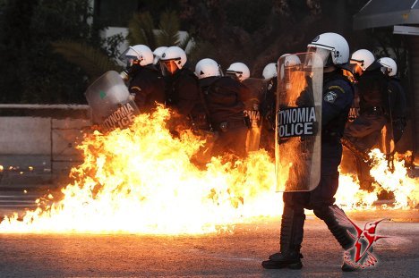Массовые забастовки и демонстрации в Греции