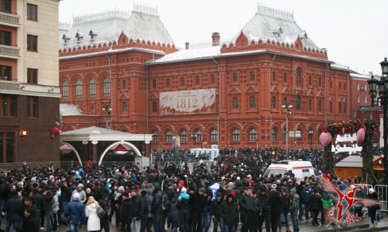 Россия празднует новый год: 80% гастарбайтеров на площадях