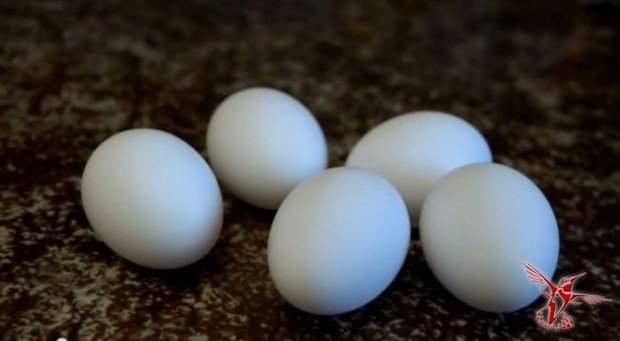 Как сделать омлет, не разбивая яйцо?