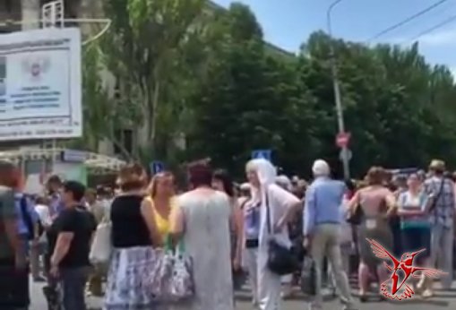 Стихийный антивоенный митинг в центре Донецка завершился (Хроника)