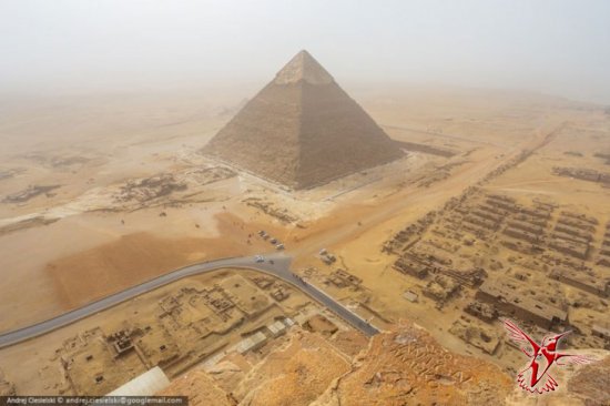 Уникальные фотографии с видами пирамид, снятые незаконно
