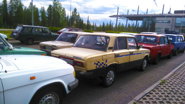 Власти финского городка решили продать российский автохлам, брошенный беженцами
