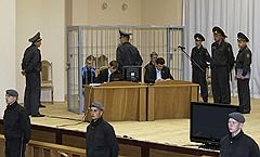 Верховный суд Беларуси приговорил двух террористов к расстрелу.