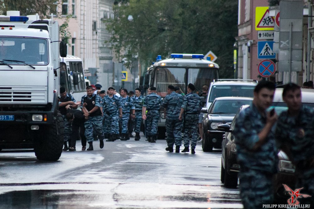 Полиция разогнала антивоенную акцию у посольства Украины в Москве