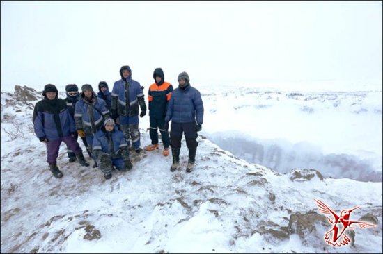 Ученые спустились на дно загадочных кратеров на Ямале