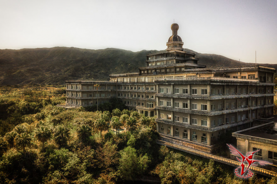 Фотографии самой большой заброшенной гостиницы в Японии